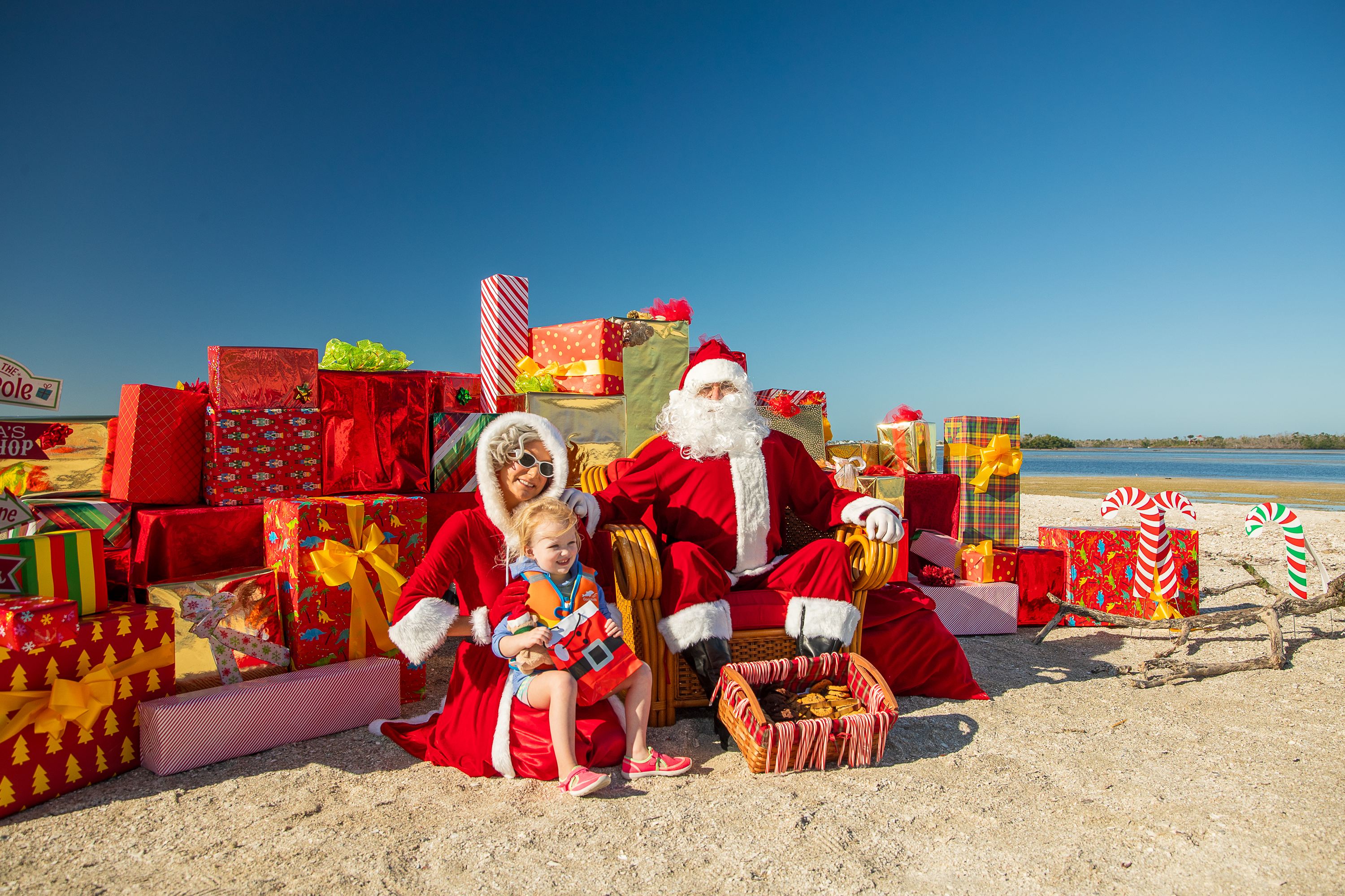 Adventures in Paradise December 2025 Christmas Photos